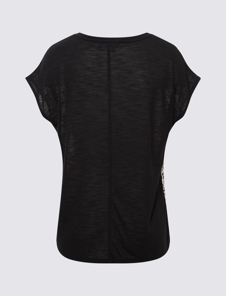 Kadın Siyah Desenli Yuvarlak Yaka T-Shirt