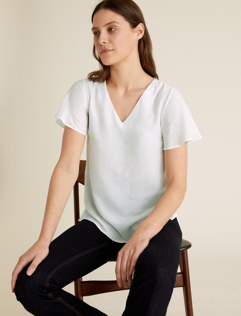 Kadın Beyaz V Yaka Kısa Kollu T-Shirt