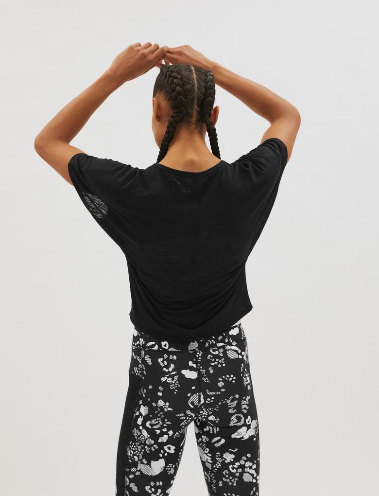 Kadın Siyah Büzgü Detaylı Crop T-Shirt