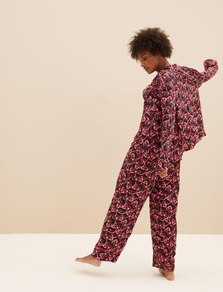 Kadın Siyah Kalp Desenli Pijama Seti