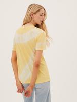 Kadın Sarı Batik Desenli Kısa Kollu T-Shirt