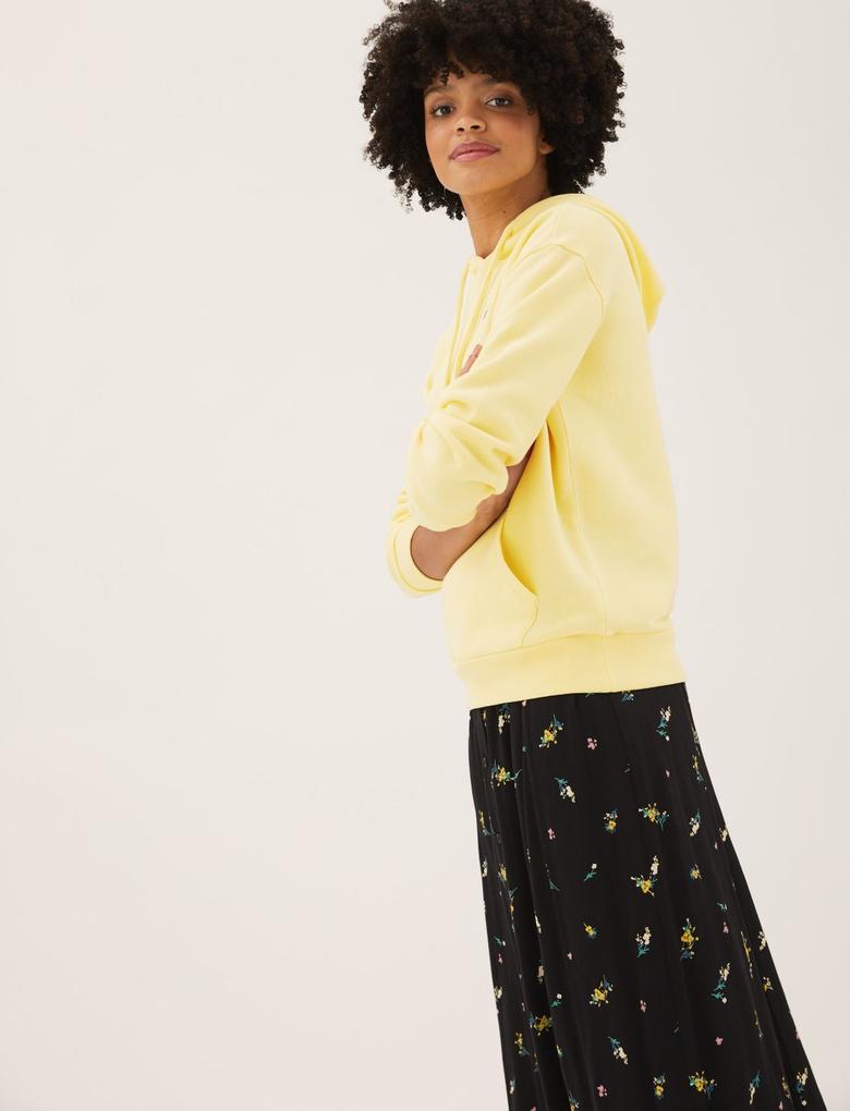Kadın Sarı Slogan Desenli Kapüşonlu Sweatshirt