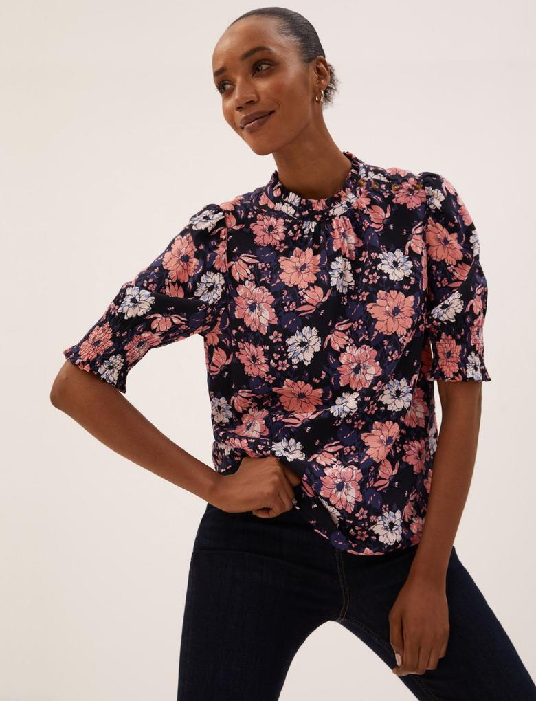 Kadın Pembe Kısa Kollu Çiçek Desenli Bluz